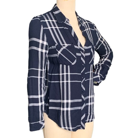 Romeo + Juliet Plaid Flannel Button Front Top Sz M Navy Blue & White 106i - Picture 2 of 9